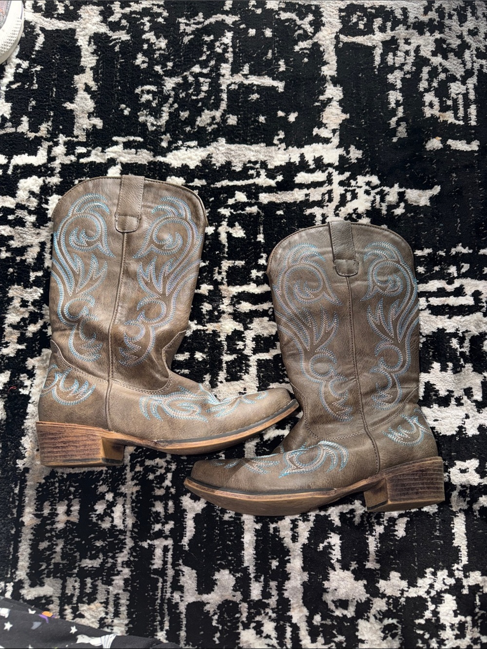 Roper Brown Western Heeled Boots with Blue Embroidery Snip Toe